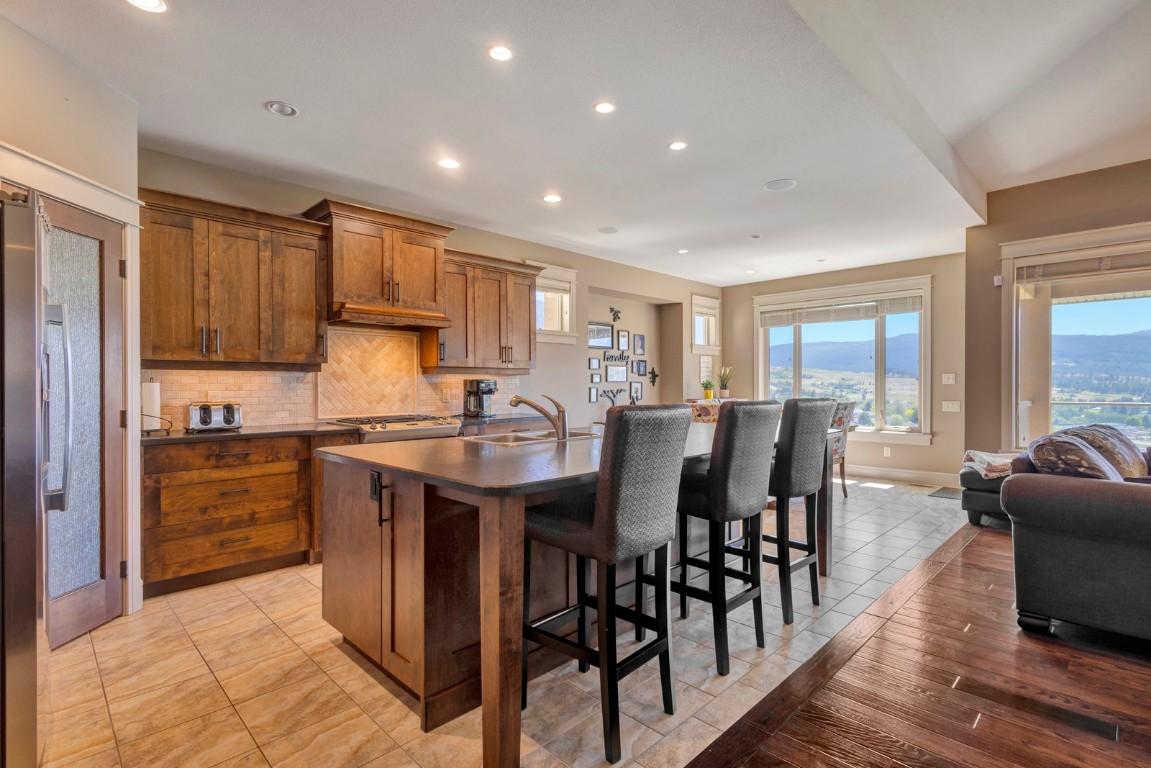 1205 Loseth Drive, Kelowna, BC - Indoor