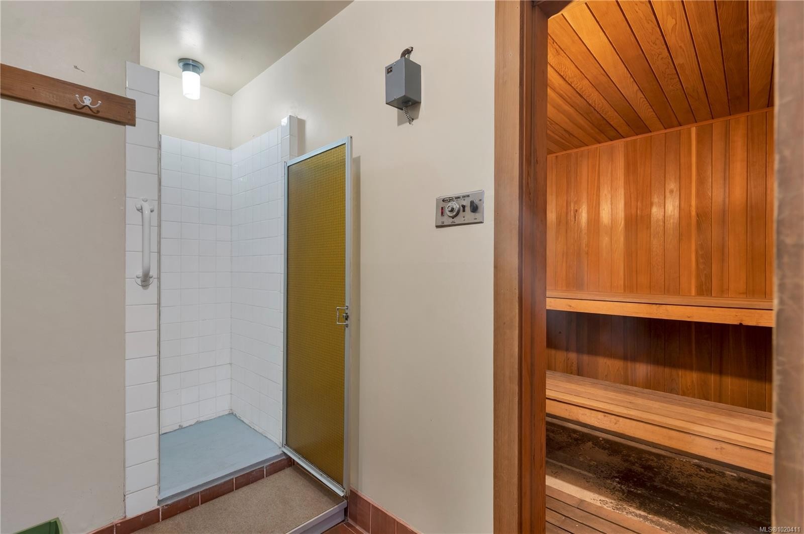 204-907 Cedar St, Campbell River, BC - Indoor Photo Showing Bathroom