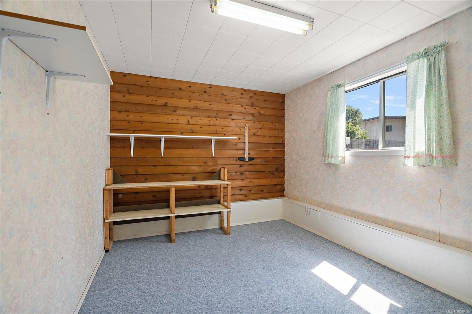 1563 Kenmore Rd, Saanich, BC