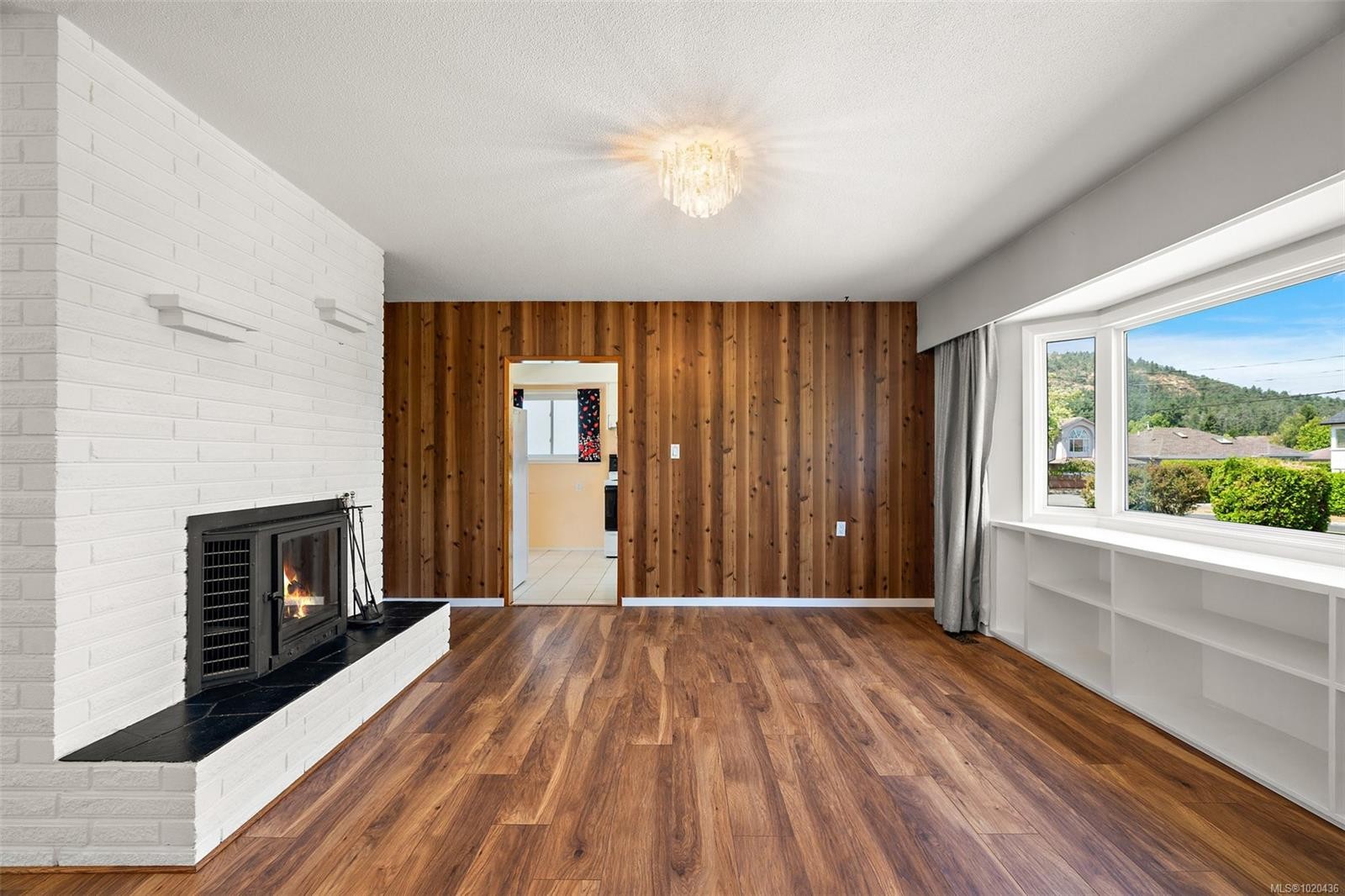 1563 Kenmore Rd, Saanich, BC