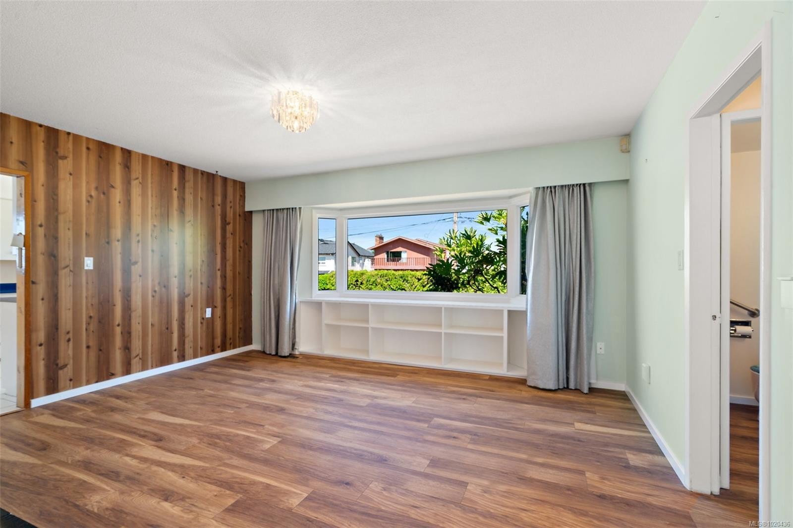 1563 Kenmore Rd, Saanich, BC