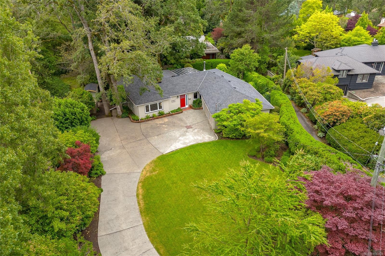 1941 Mayfair Dr, Saanich, BC