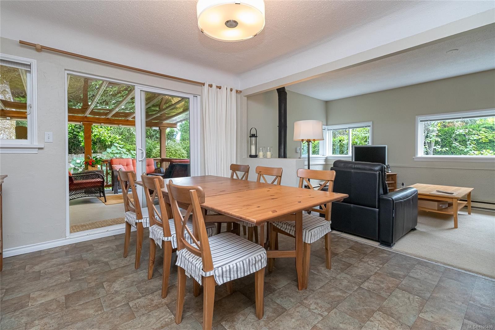 1941 Mayfair Dr, Saanich, BC