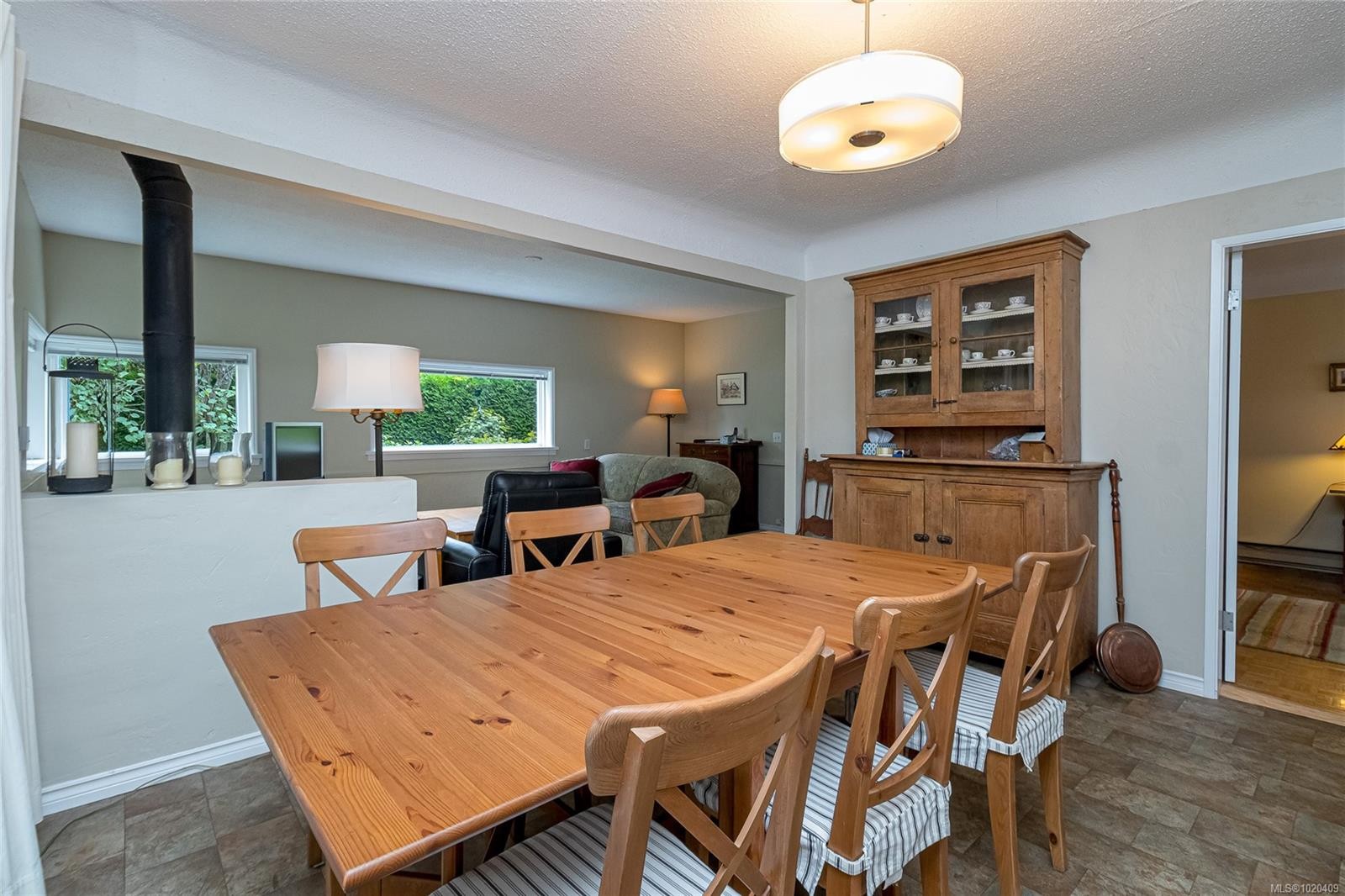 1941 Mayfair Dr, Saanich, BC