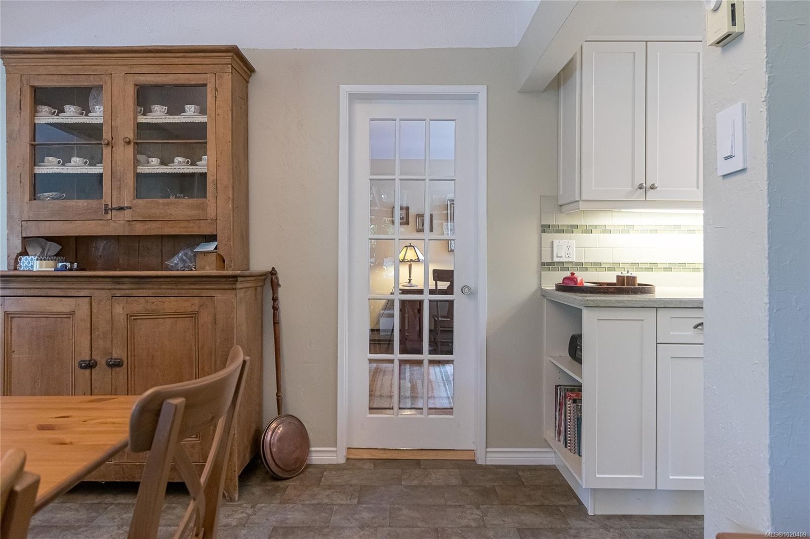 1941 Mayfair Dr, Saanich, BC