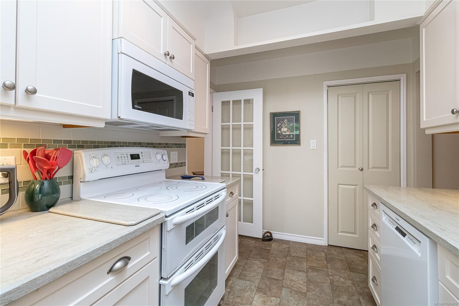 1941 Mayfair Dr, Saanich, BC