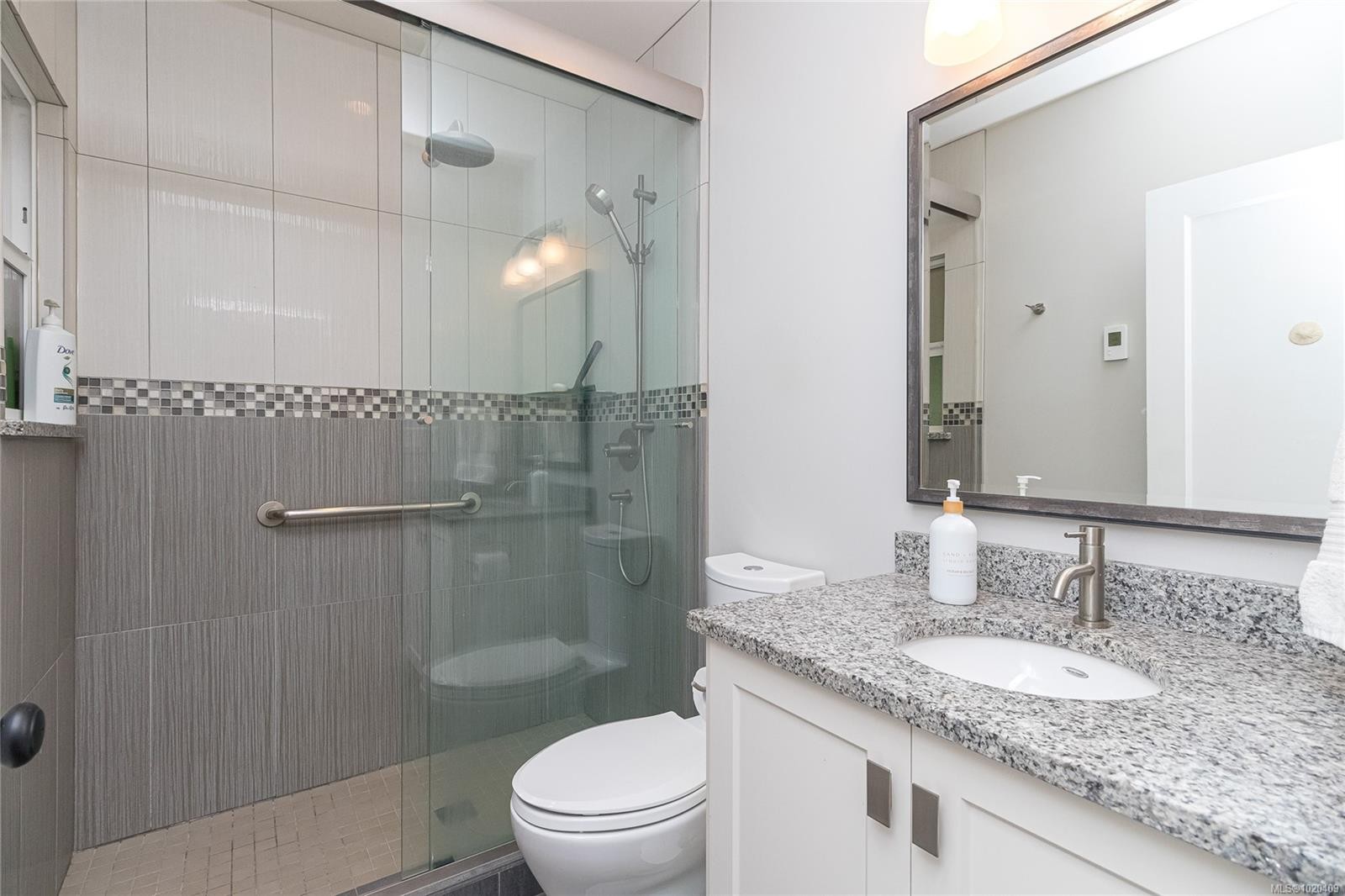 1941 Mayfair Dr, Saanich, BC