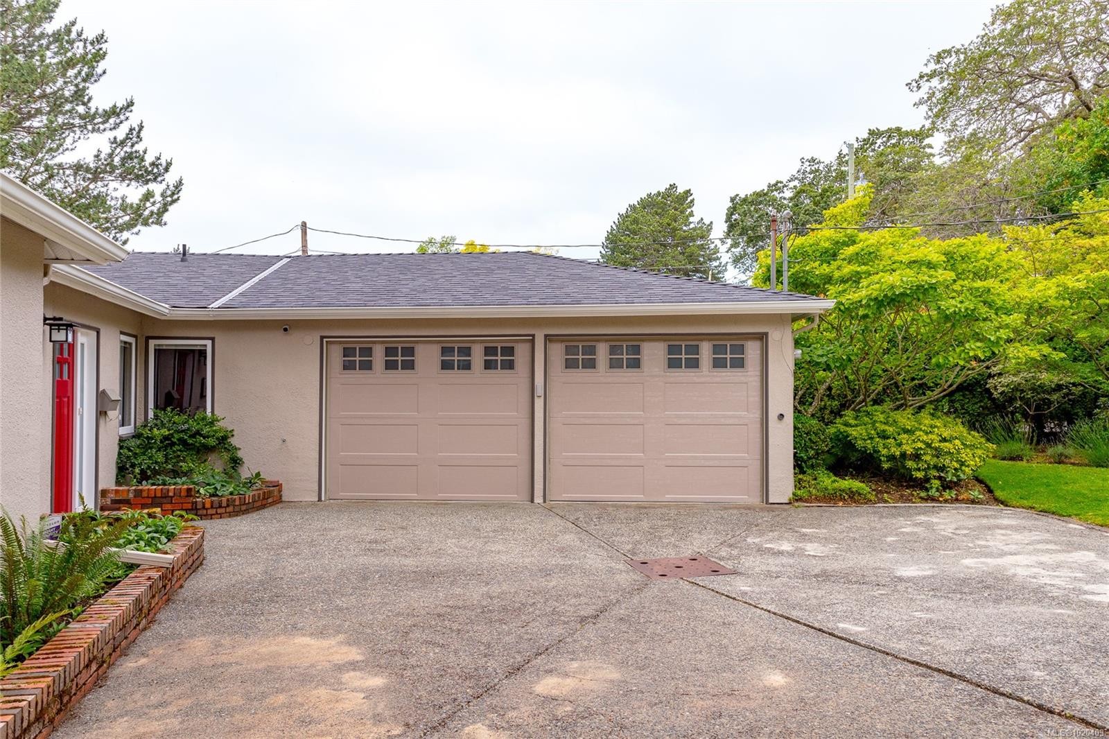 1941 Mayfair Dr, Saanich, BC