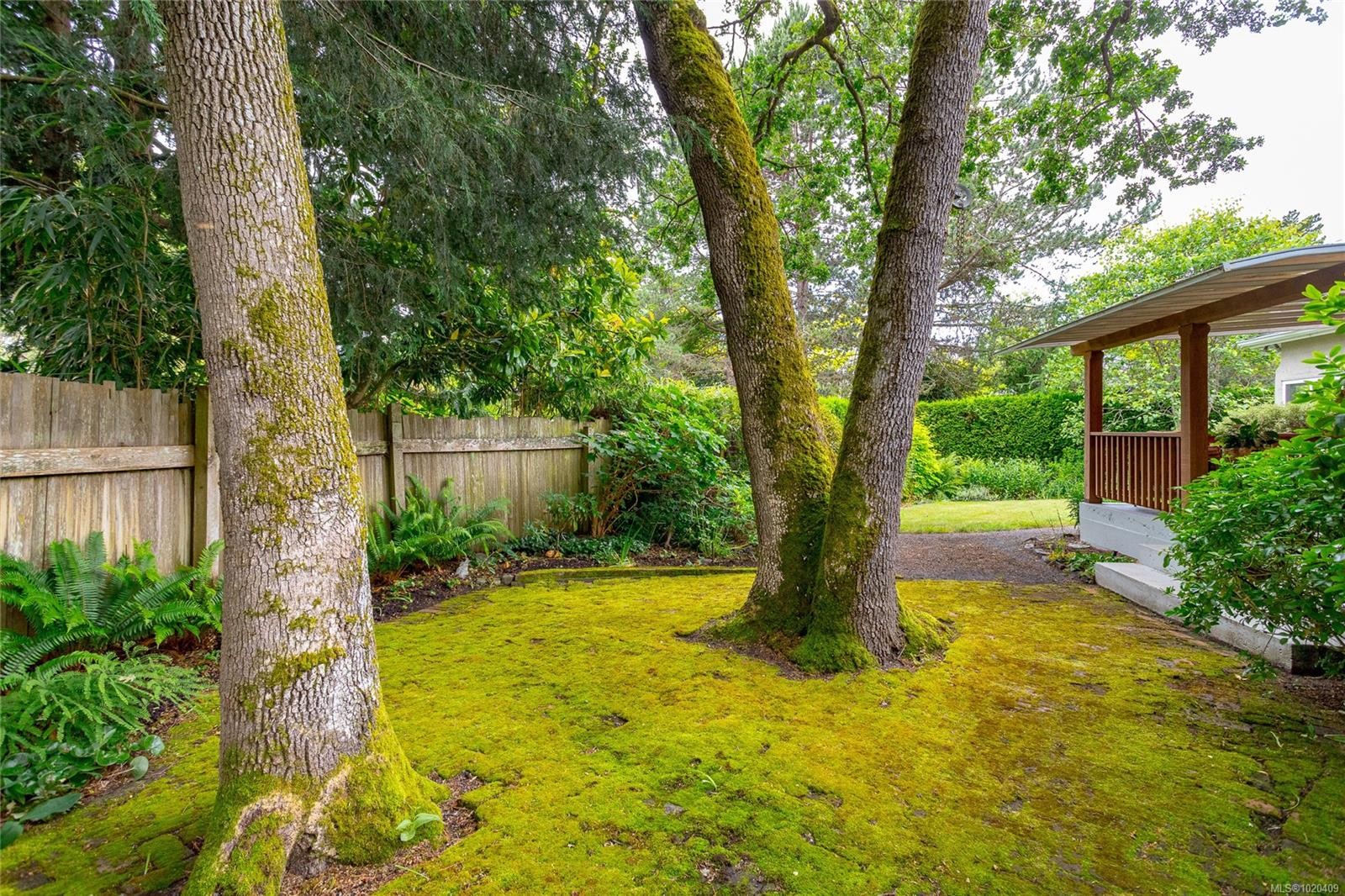 1941 Mayfair Dr, Saanich, BC