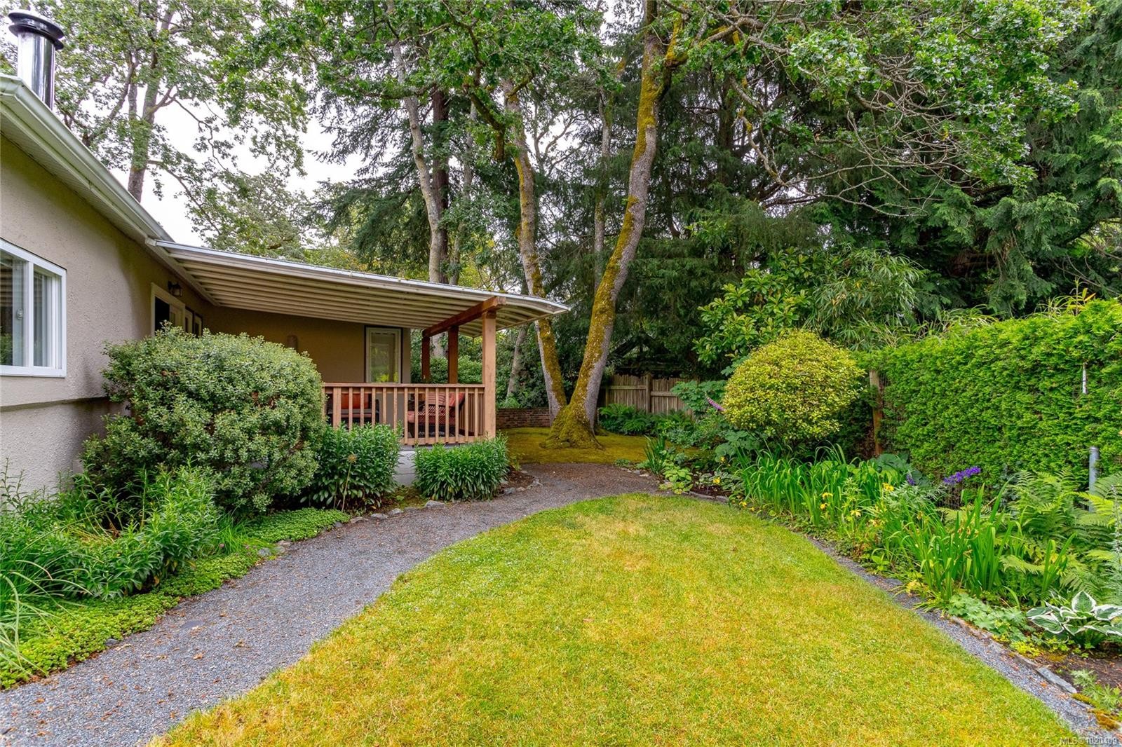 1941 Mayfair Dr, Saanich, BC