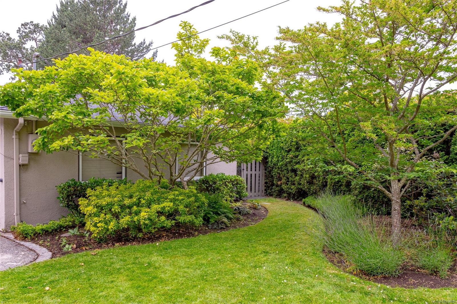 1941 Mayfair Dr, Saanich, BC