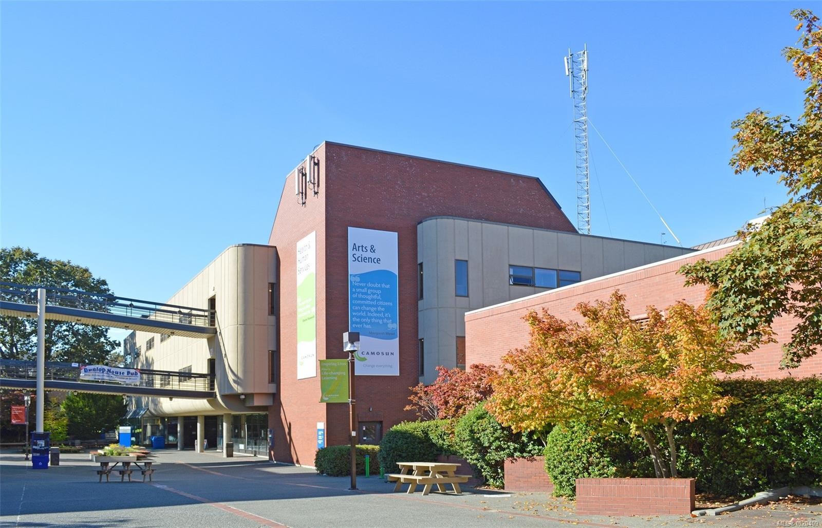 1941 Mayfair Dr, Saanich, BC