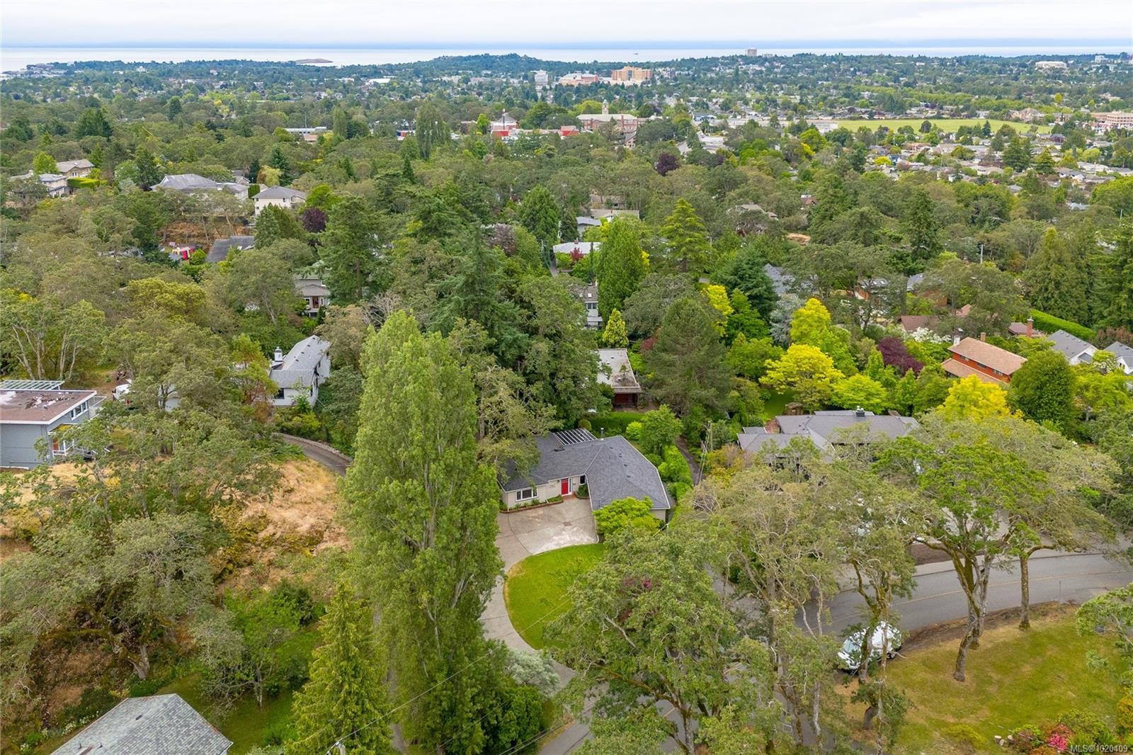 1941 Mayfair Dr, Saanich, BC