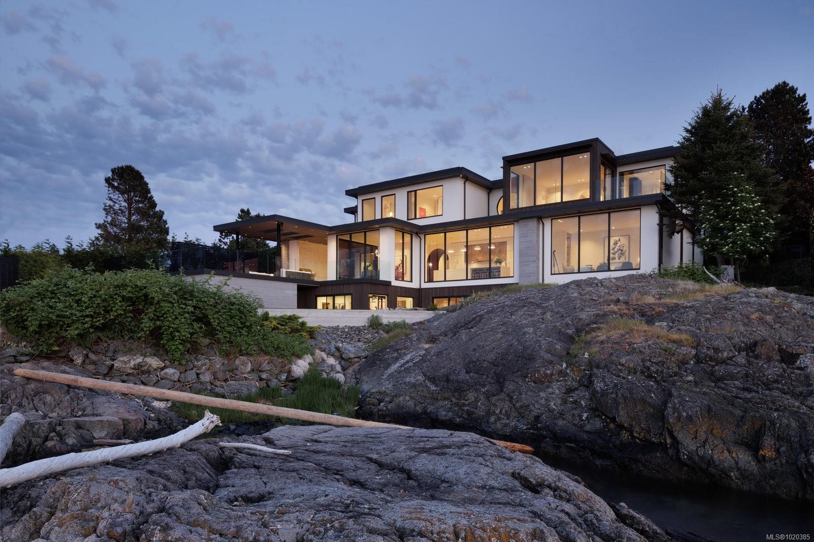 4040 White Rock St, Saanich, BC