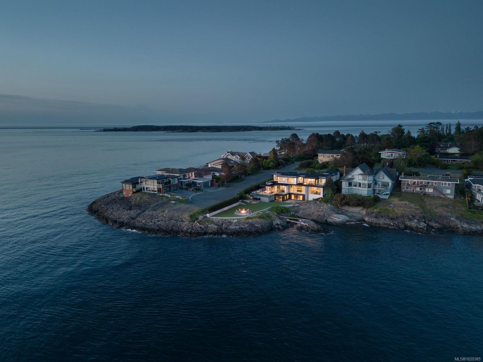 4040 White Rock St, Saanich, BC