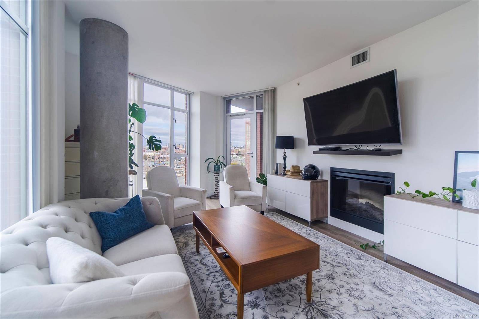 213-100 Saghalie Rd, Victoria, BC - Indoor Photo Showing Living Room With Fireplace