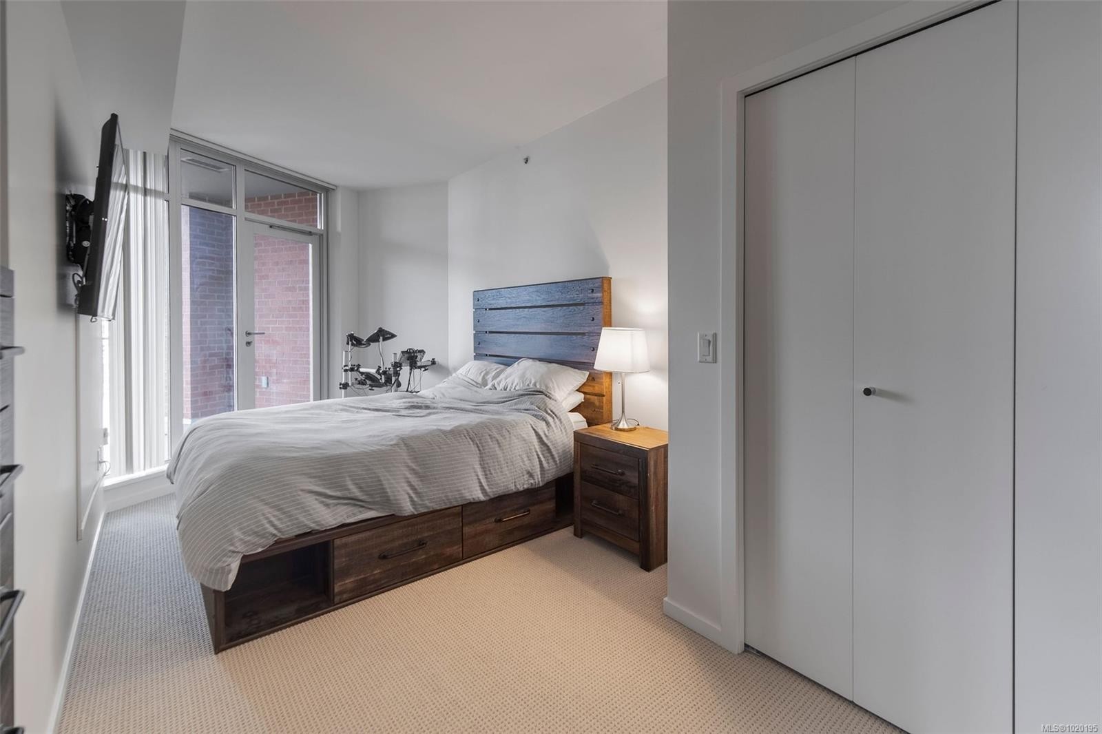 213-100 Saghalie Rd, Victoria, BC - Indoor Photo Showing Bedroom