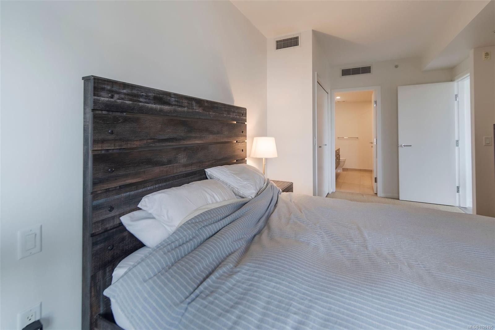 213-100 Saghalie Rd, Victoria, BC - Indoor Photo Showing Bedroom