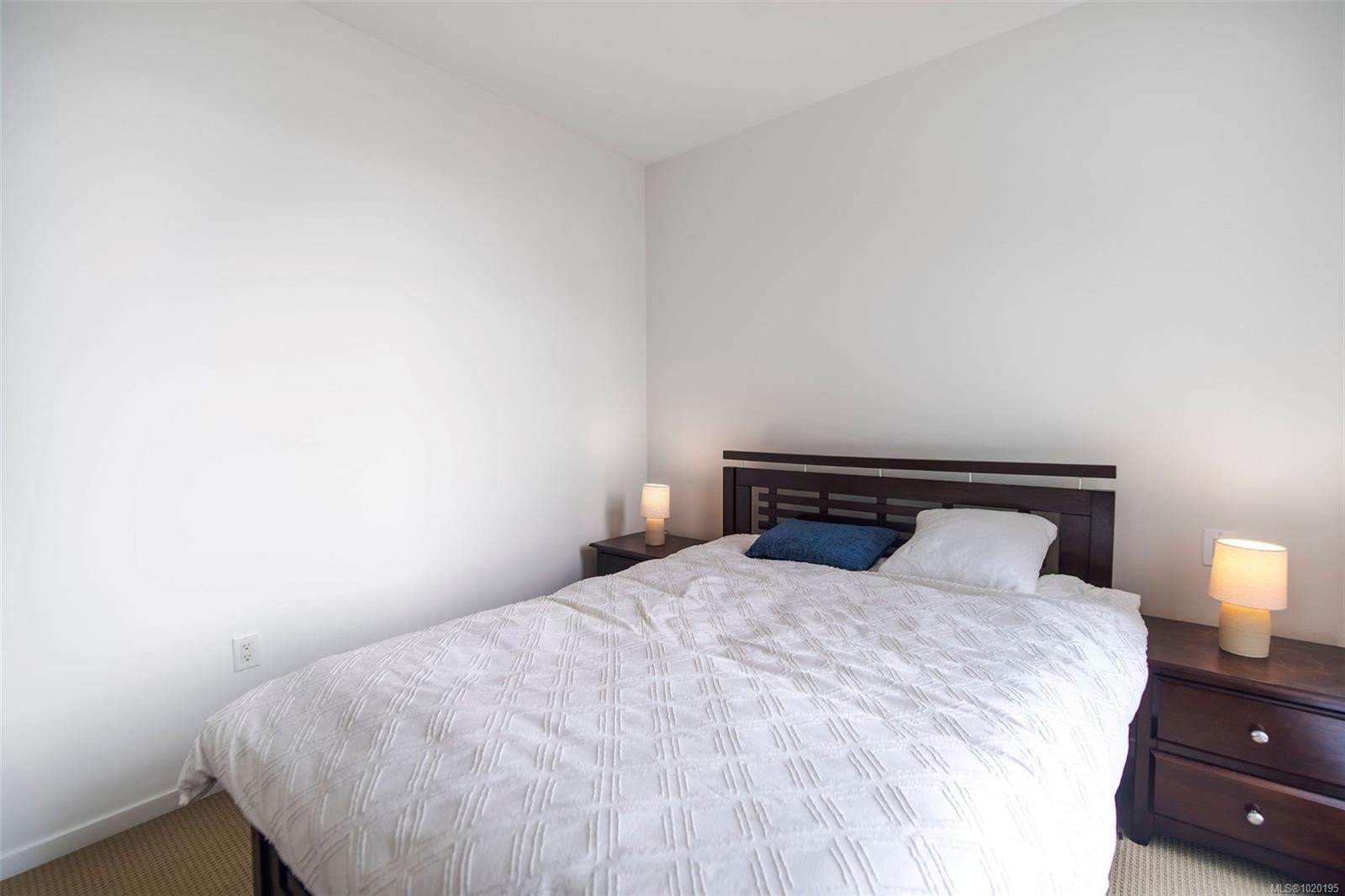 213-100 Saghalie Rd, Victoria, BC - Indoor Photo Showing Bedroom