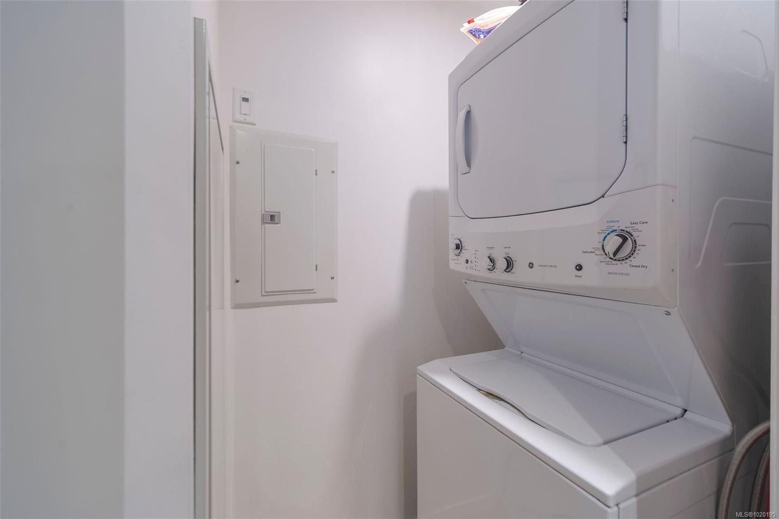 213-100 Saghalie Rd, Victoria, BC - Indoor Photo Showing Laundry Room