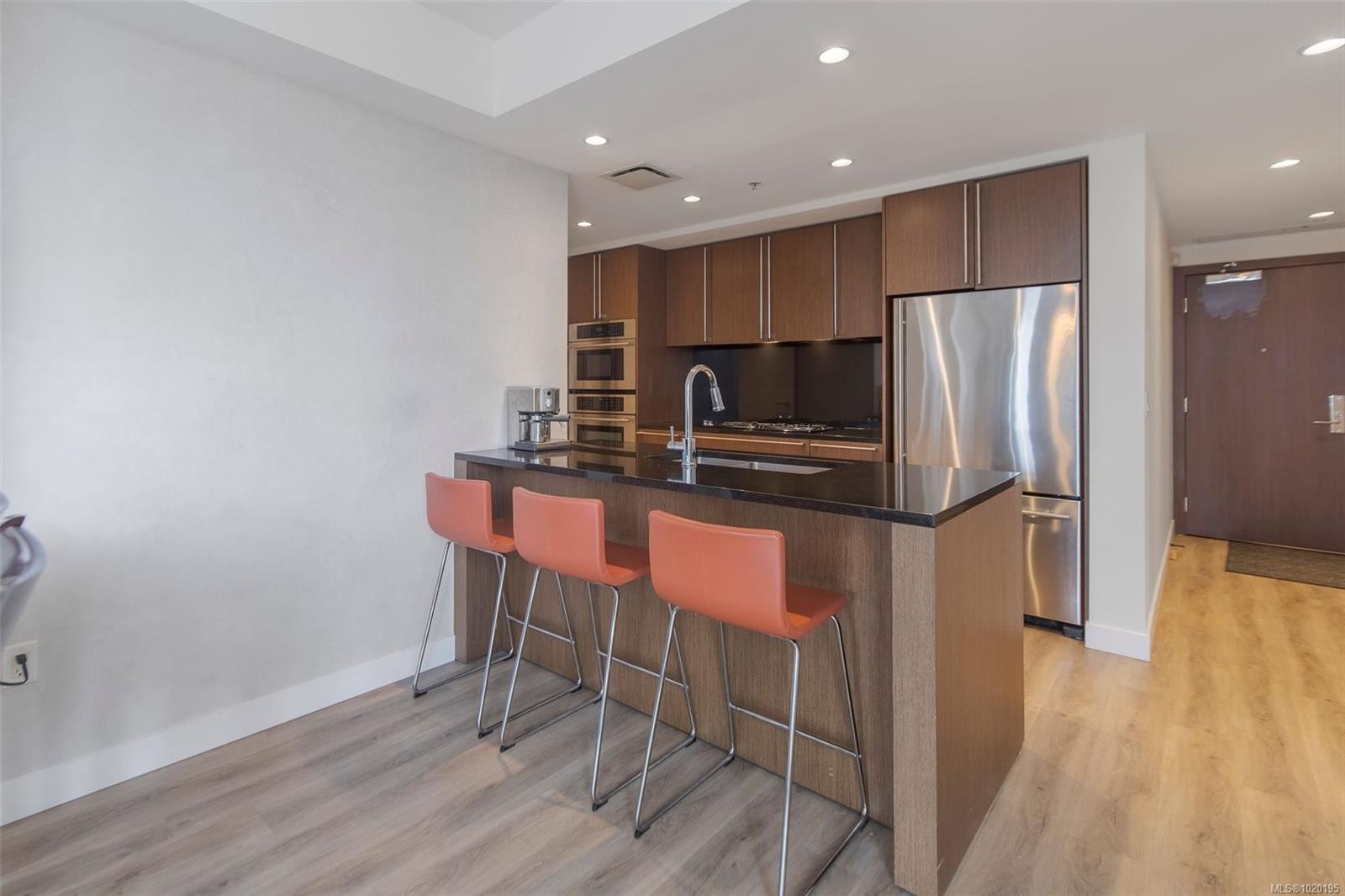 213-100 Saghalie Rd, Victoria, BC - Indoor Photo Showing Kitchen