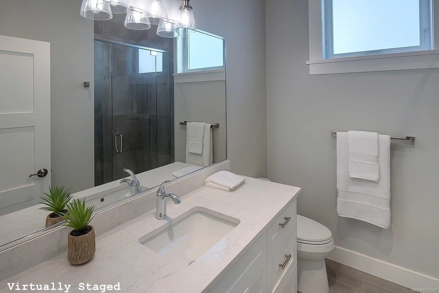 1480 Dallas Rd, Victoria, BC - Indoor Photo Showing Bathroom
