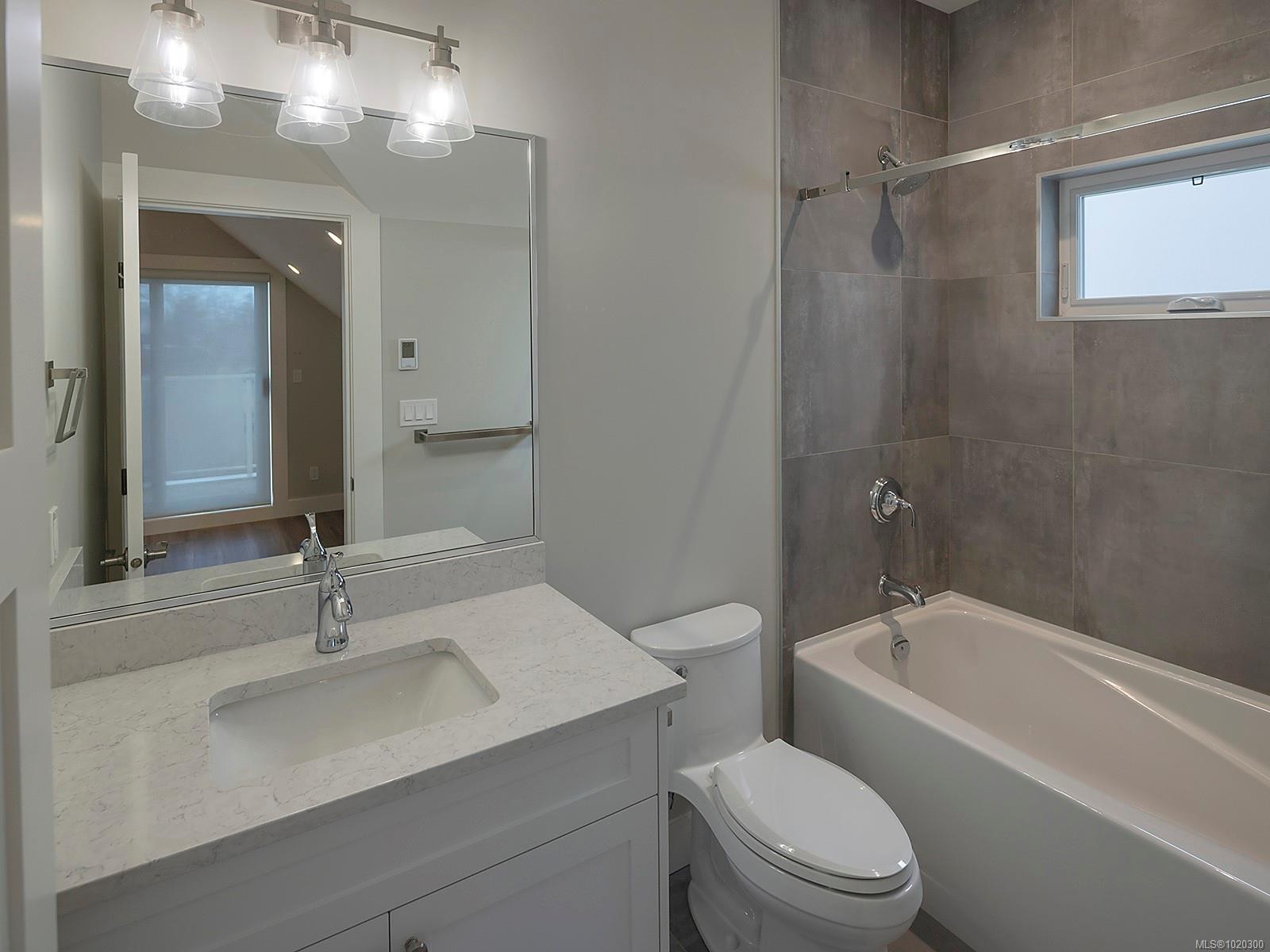 1480 Dallas Rd, Victoria, BC - Indoor Photo Showing Bathroom