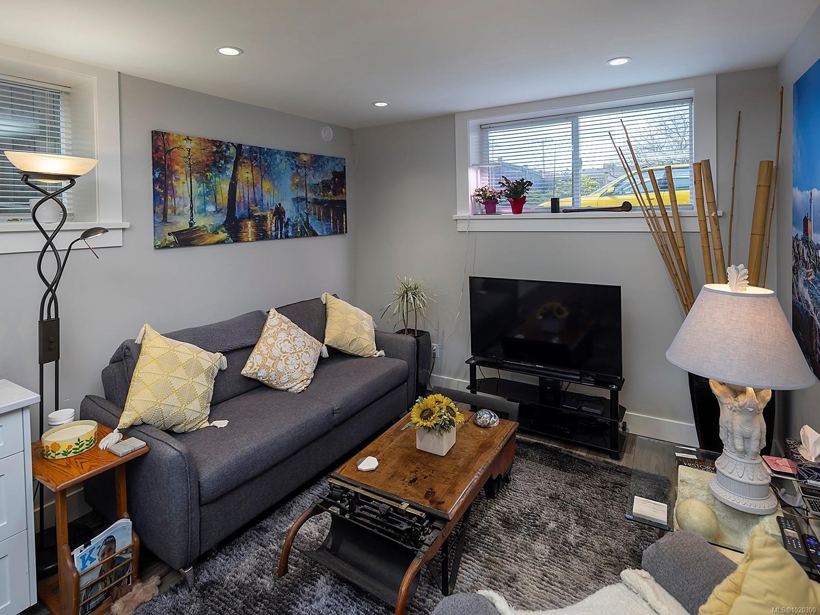 1480 Dallas Rd, Victoria, BC - Indoor Photo Showing Living Room