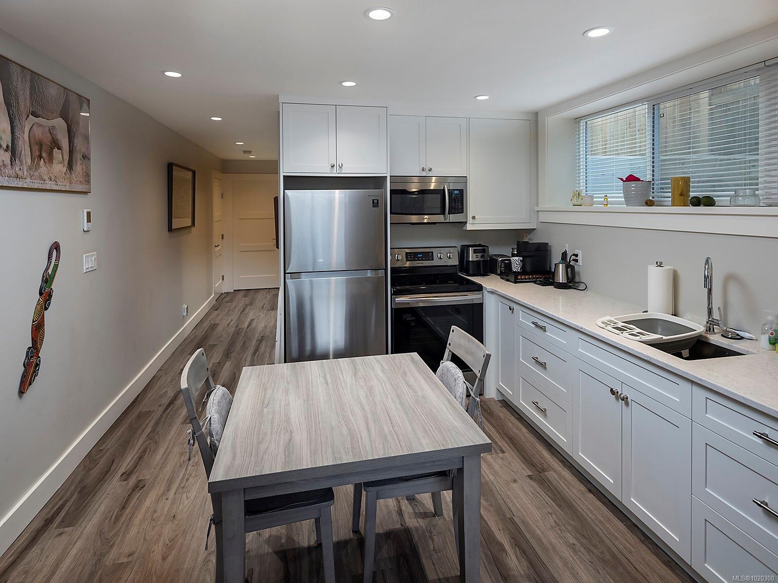 1480 Dallas Rd, Victoria, BC - Indoor Photo Showing Kitchen With Double Sink With Upgraded Kitchen