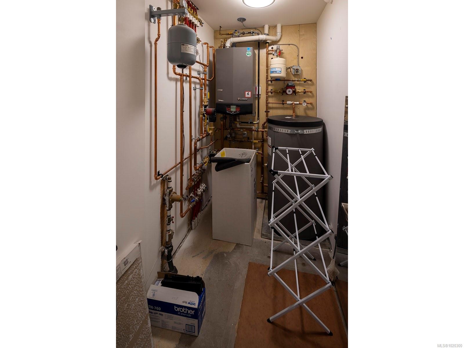 1480 Dallas Rd, Victoria, BC - Indoor