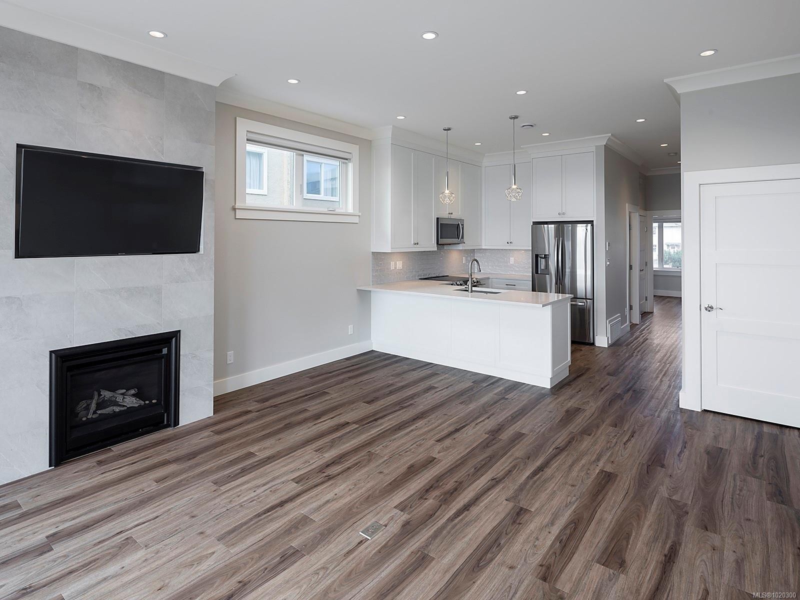 1480 Dallas Rd, Victoria, BC - Indoor With Fireplace