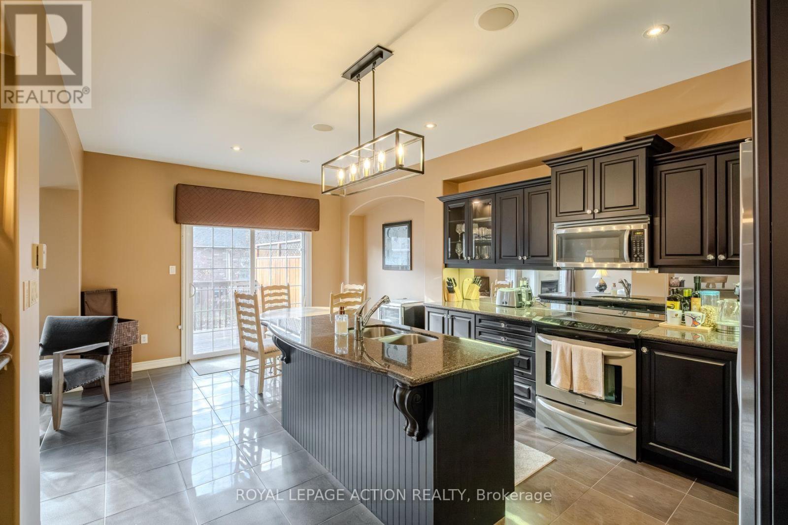 49 - 655 Park Road N, Brantford, ON - Indoor Photo Showing Kitchen With Upgraded Kitchen