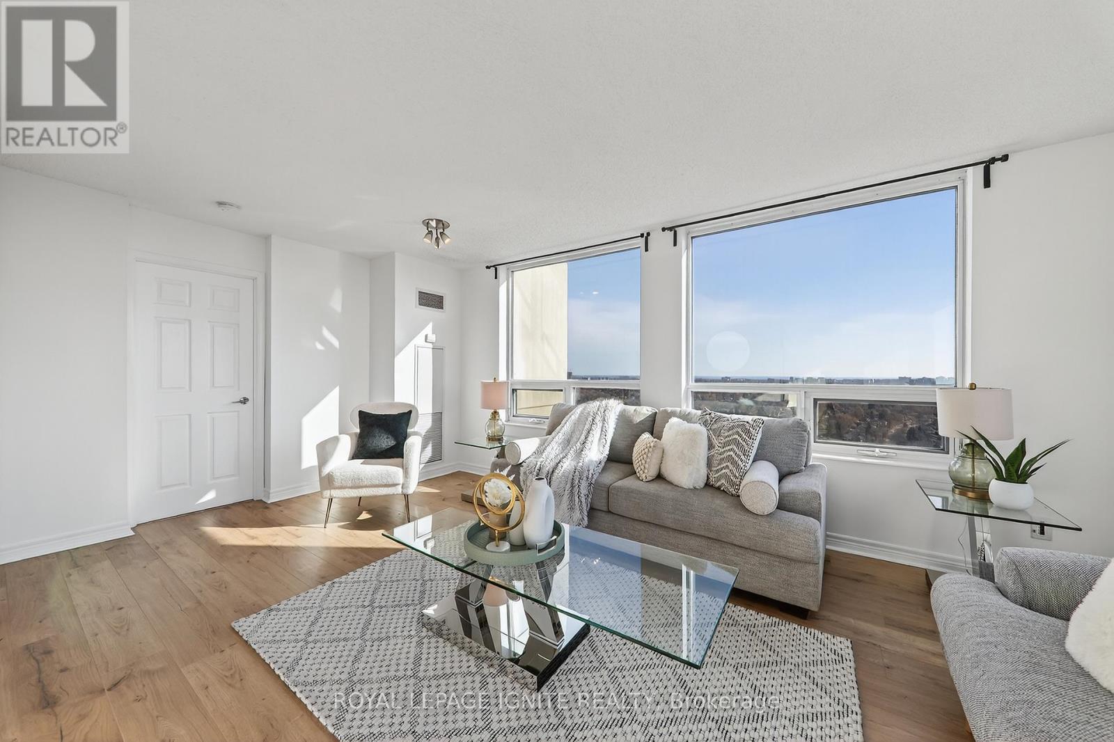 2213 - 83 Borough Drive, Toronto, ON - Indoor Photo Showing Living Room