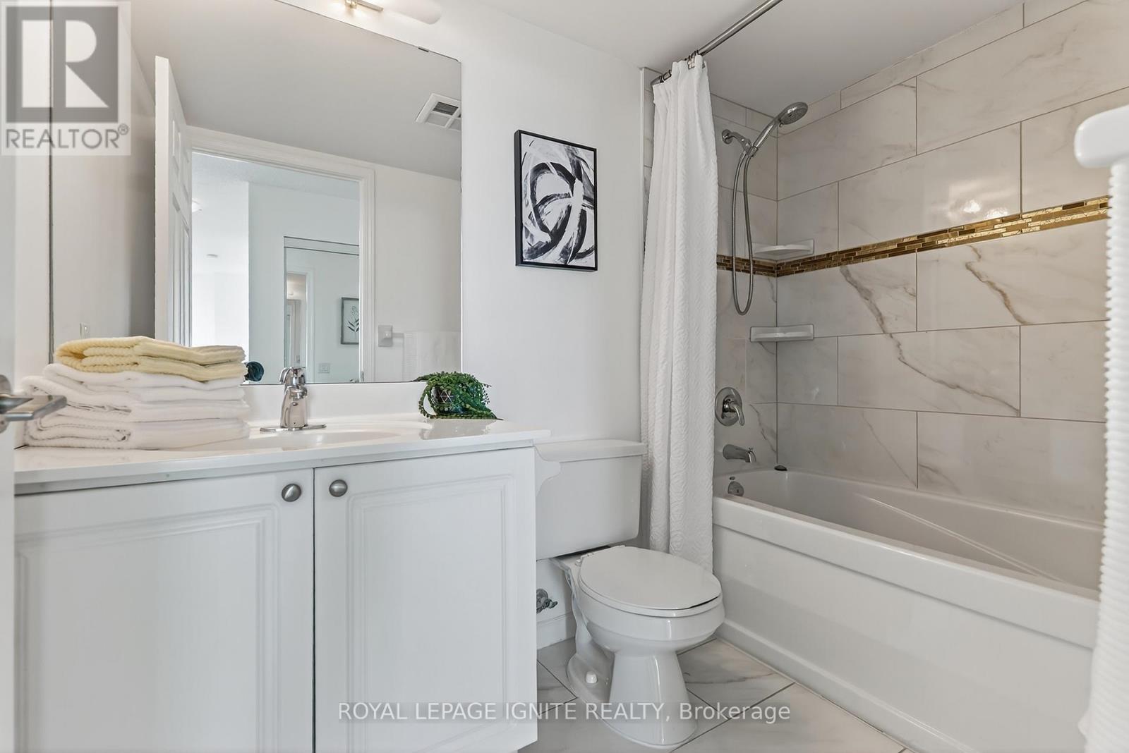 2213 - 83 Borough Drive, Toronto, ON - Indoor Photo Showing Bathroom