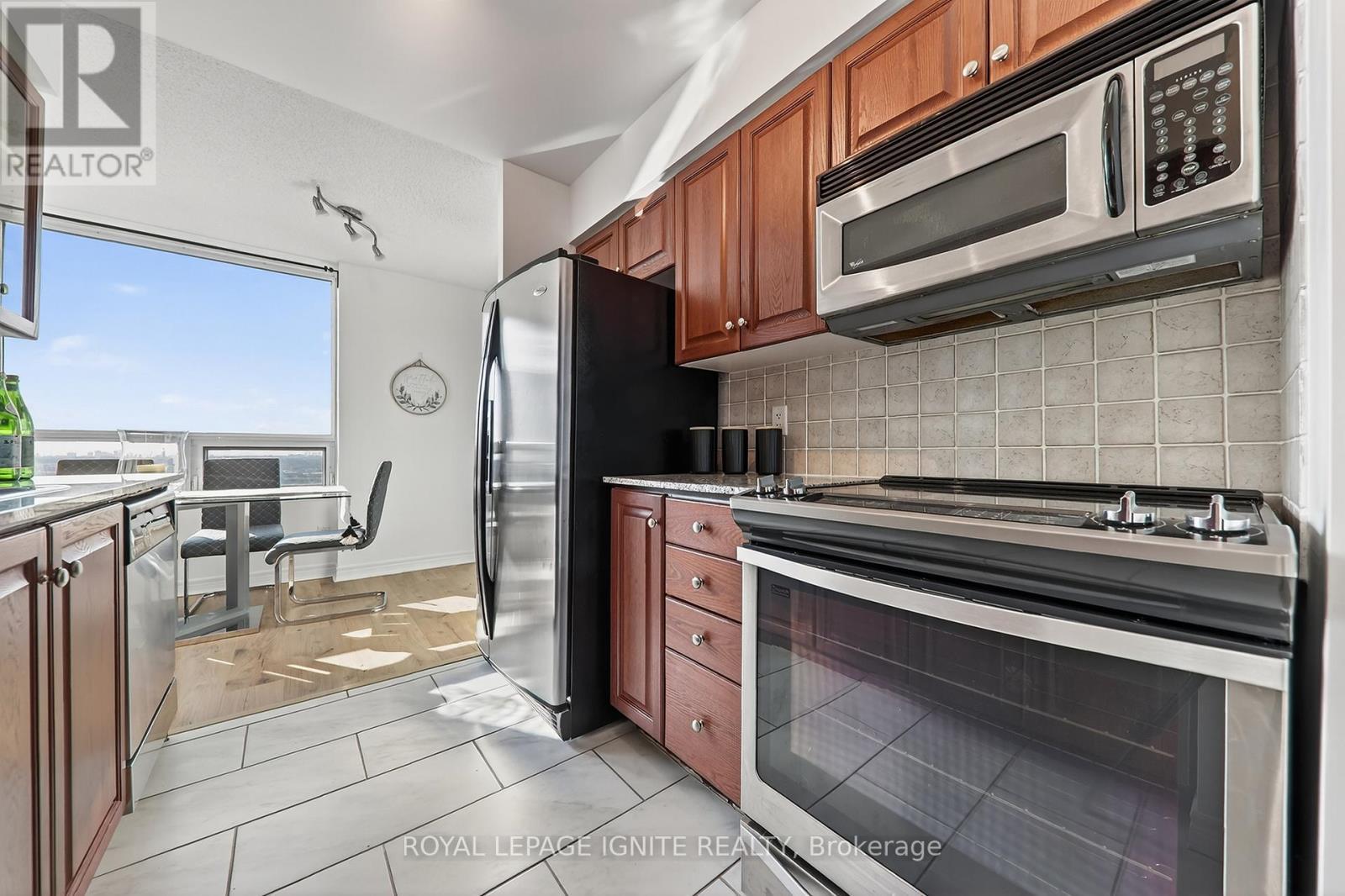 2213 - 83 Borough Drive, Toronto, ON - Indoor Photo Showing Kitchen