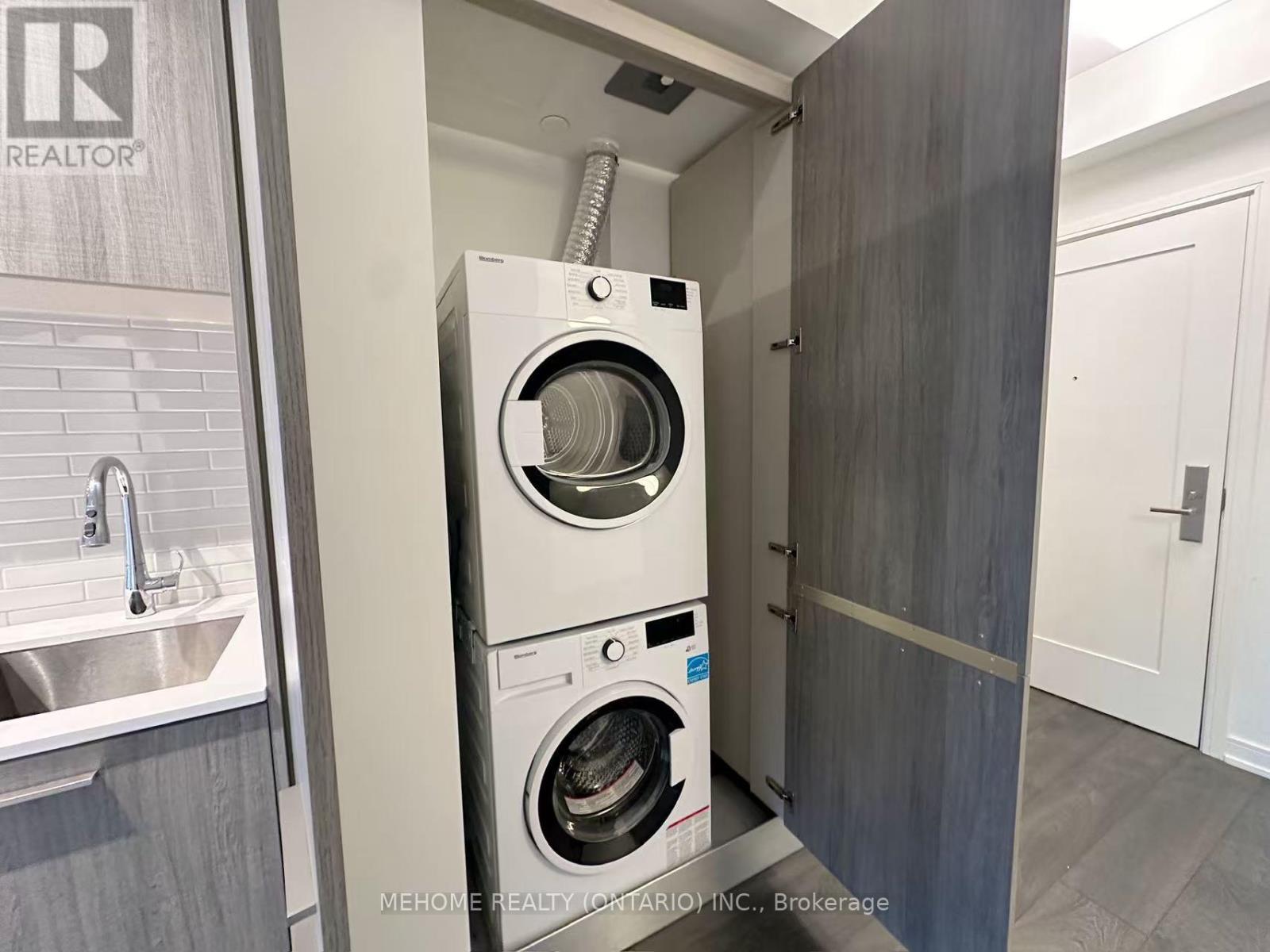 1811 - 3 Gloucester Street, Toronto, ON - Indoor Photo Showing Laundry Room