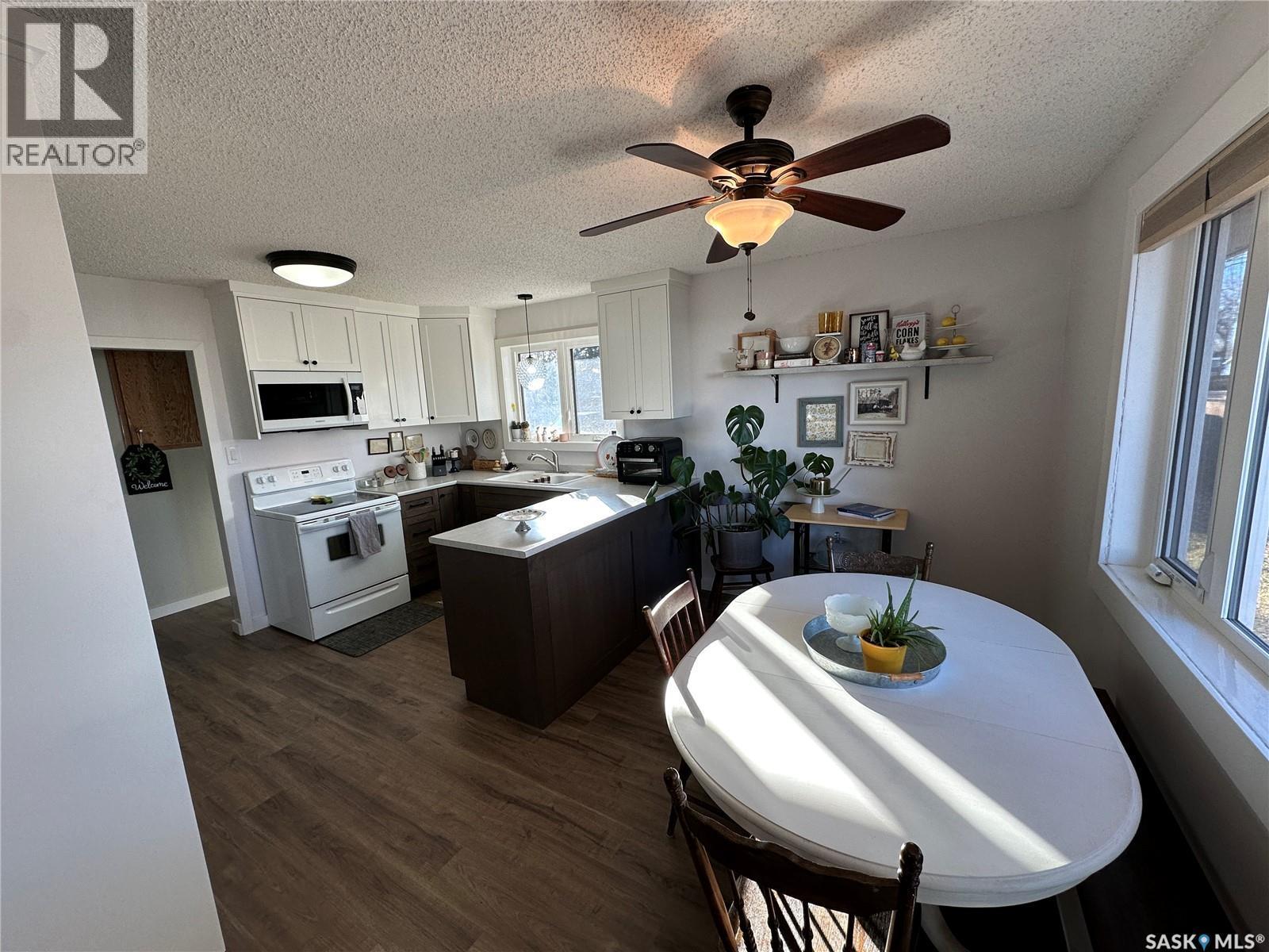 1019 8Th Street, Rosthern, SK - Indoor