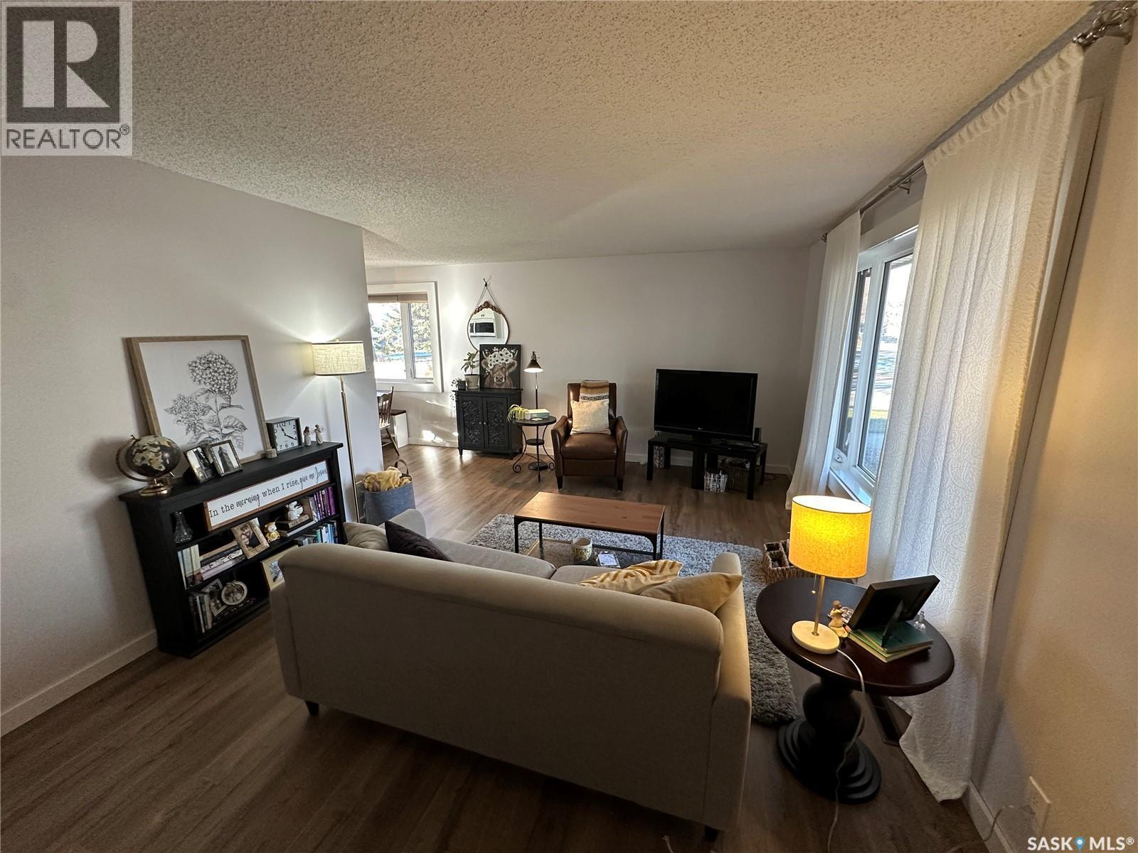 1019 8Th Street, Rosthern, SK - Indoor Photo Showing Living Room