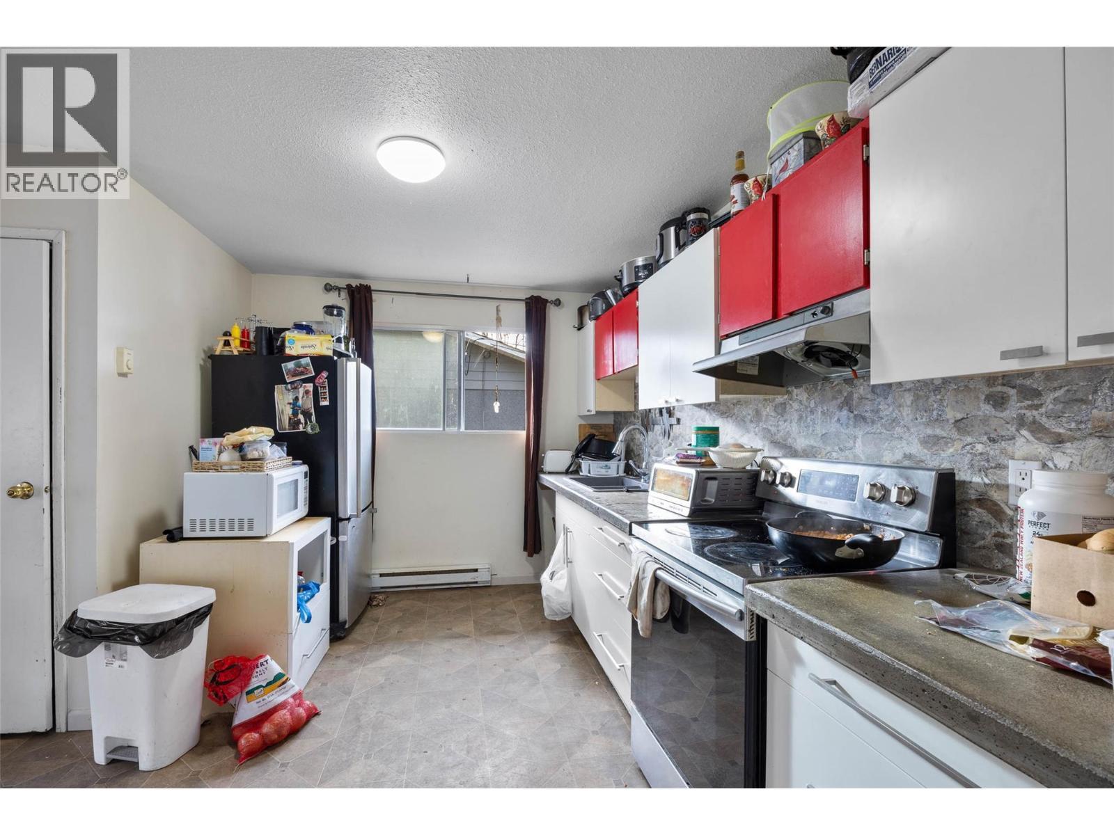 524 Aulin Avenue, Chase, BC - Indoor Photo Showing Kitchen