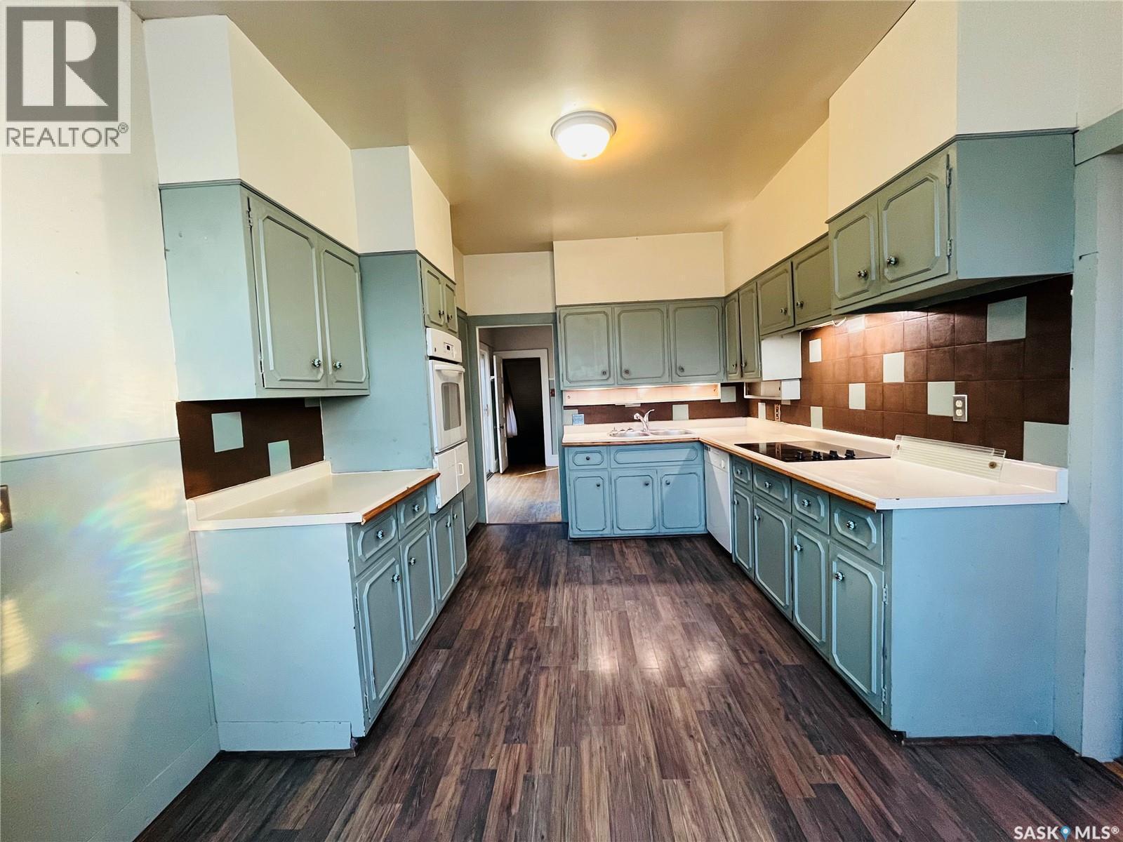 456 3Rd Avenue Ne, Swift Current, SK - Indoor Photo Showing Kitchen