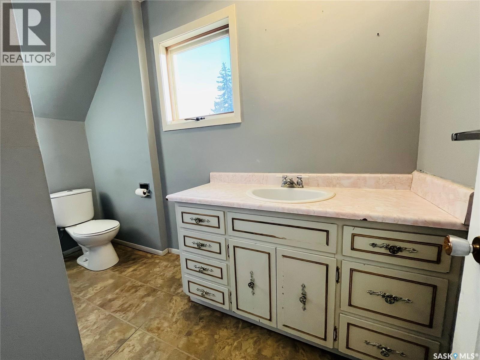 456 3Rd Avenue Ne, Swift Current, SK - Indoor Photo Showing Bathroom