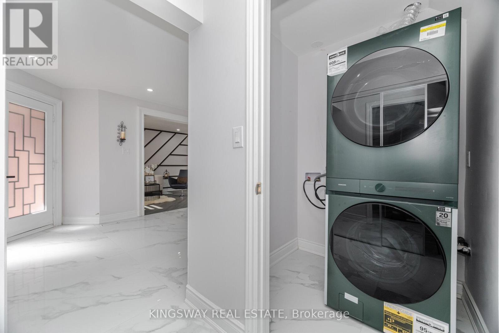 1008 Ceremonial Drive, Mississauga, ON - Indoor Photo Showing Laundry Room