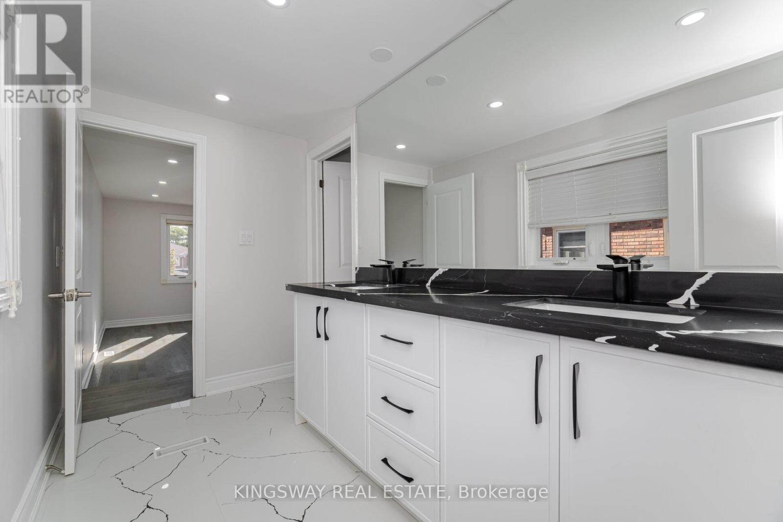 1008 Ceremonial Drive, Mississauga, ON - Indoor