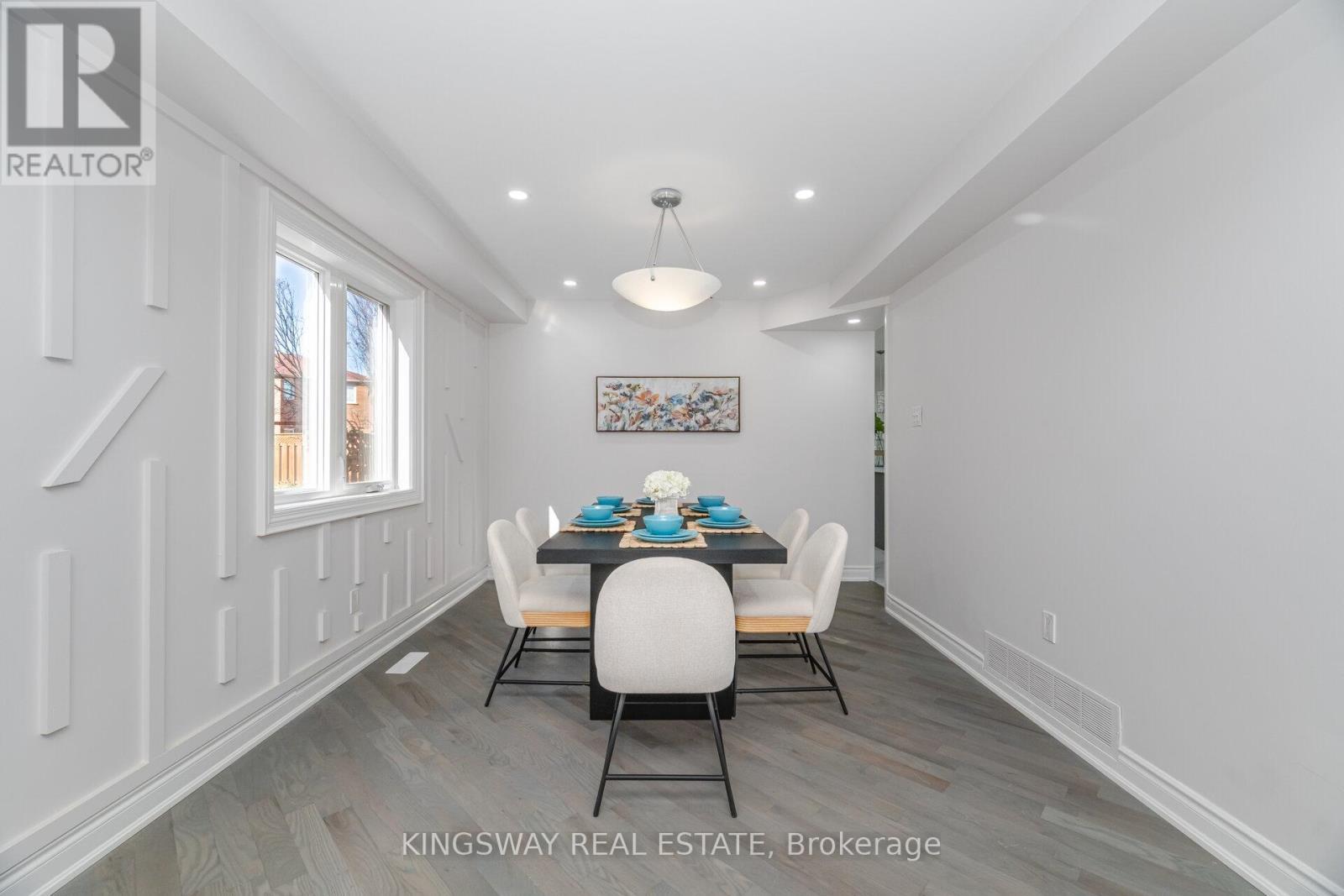 1008 Ceremonial Drive, Mississauga, ON - Indoor Photo Showing Dining Room
