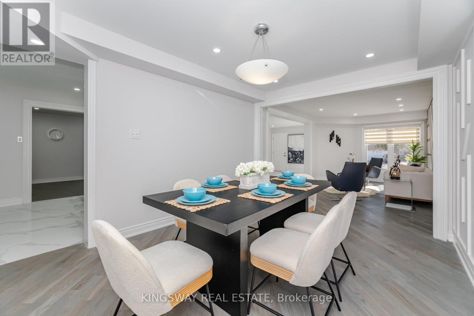 1008 Ceremonial Drive, Mississauga, ON - Indoor Photo Showing Dining Room