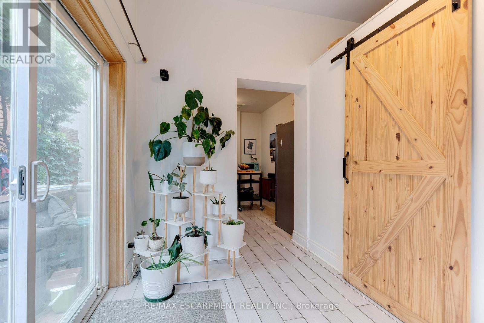 132 Ferguson Avenue N, Hamilton, ON - Indoor Photo Showing Other Room