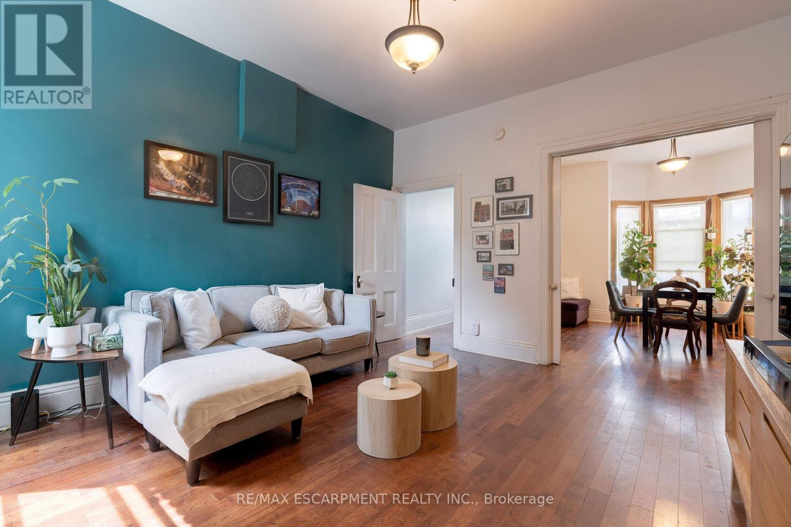 132 Ferguson Avenue N, Hamilton, ON - Indoor Photo Showing Living Room