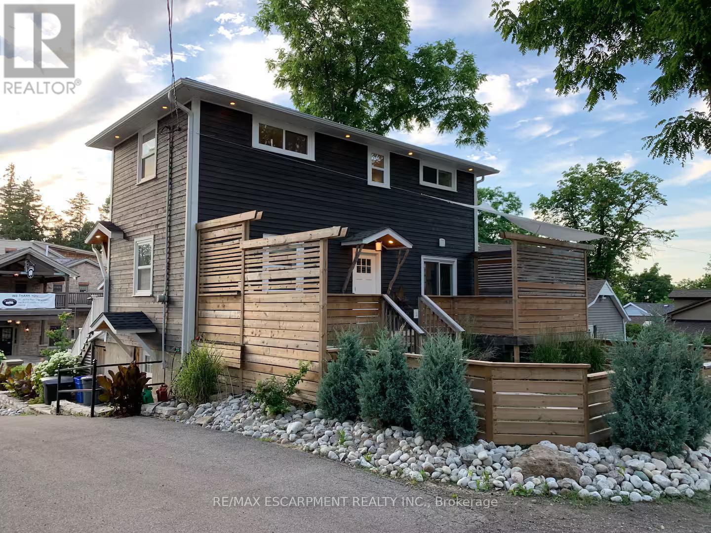 2 - 426 Wilson Street E, Hamilton, ON - Outdoor