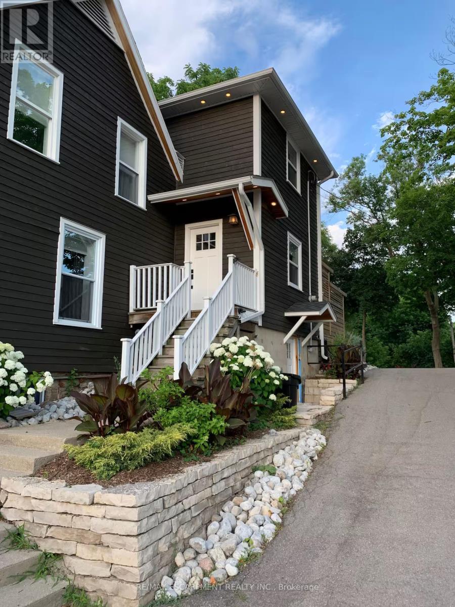 2 - 426 Wilson Street E, Hamilton, ON - Outdoor With Exterior