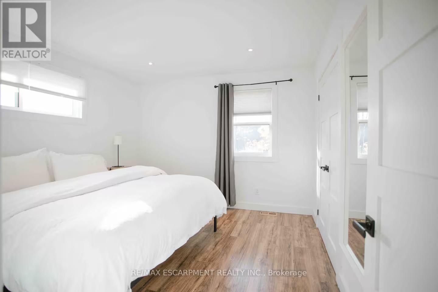 2 - 426 Wilson Street E, Hamilton, ON - Indoor Photo Showing Bedroom